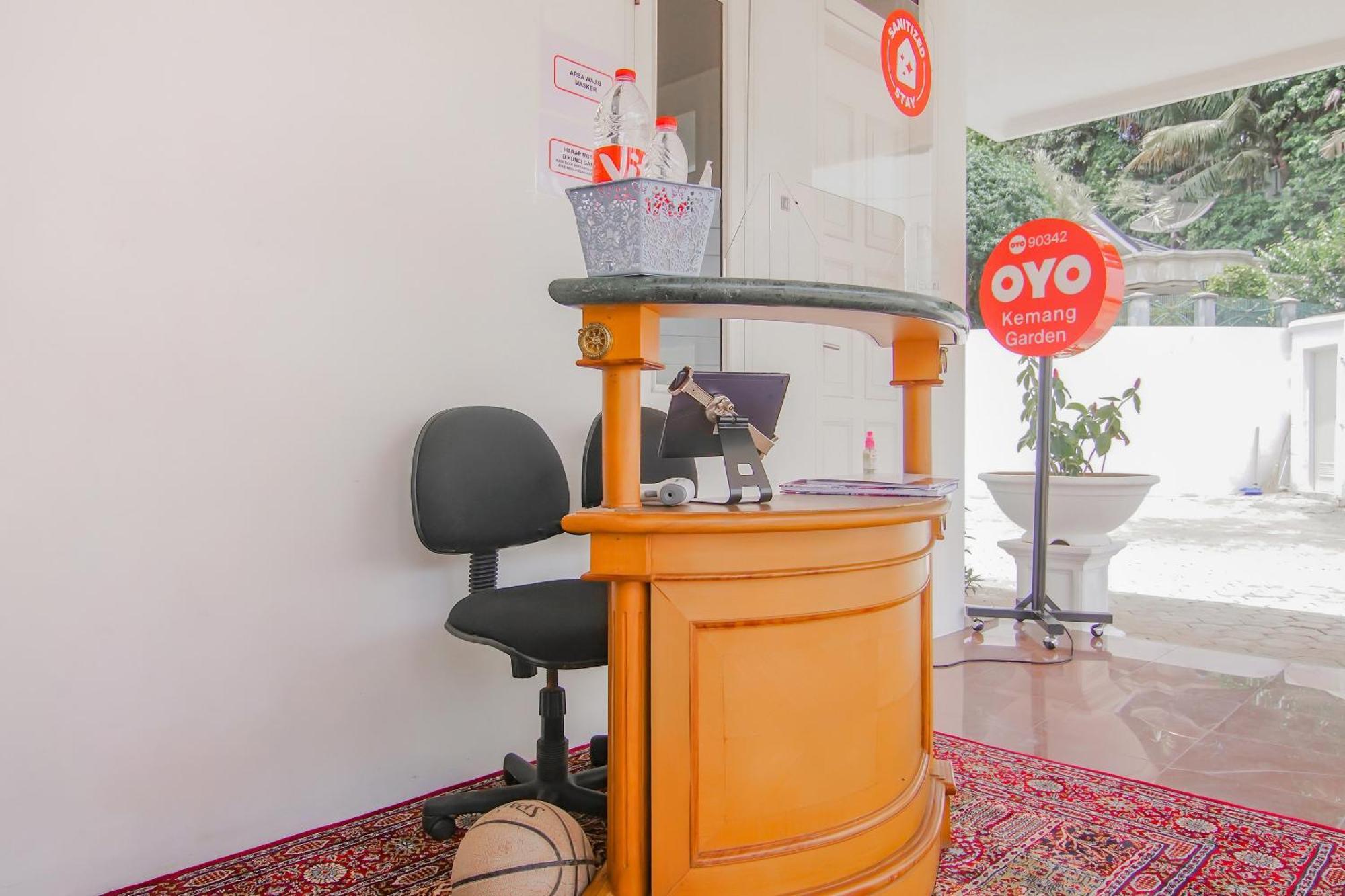 Super Oyo Capital O 90342 Kemang Garden Hotel Jakarta Exterior photo